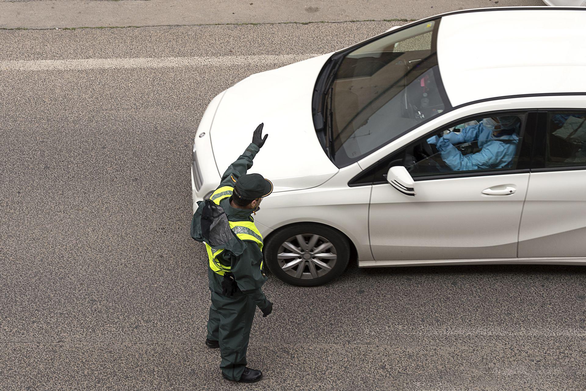 Guardia Civil dando el alto a un vehículo. Codigo2 Studios