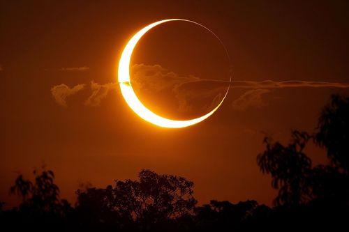 Las autoridades de EE.UU piden acumular alimentos, agua y combustible debido al próximo gran eclipse solar
