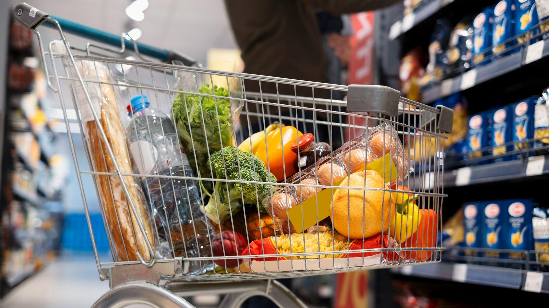 Carrito de la compra en supermercado. Foto Freepik