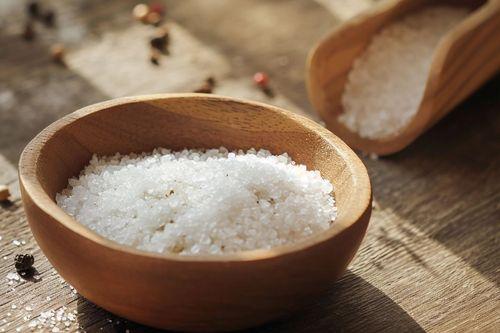 ¿Pusiste demasiada sal en tu comida? Con estos consejos podrás rebajar el salado en tus platos
